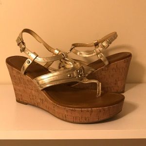 Liz Claiborne Gold Wedge Sandals | Size 8.5